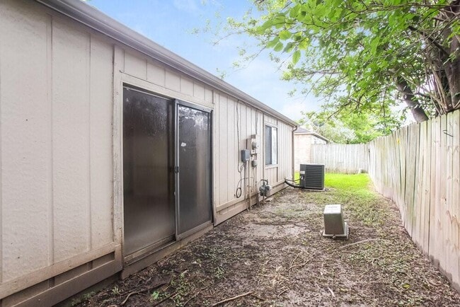 Building Photo - 7406 San Simeon Dr