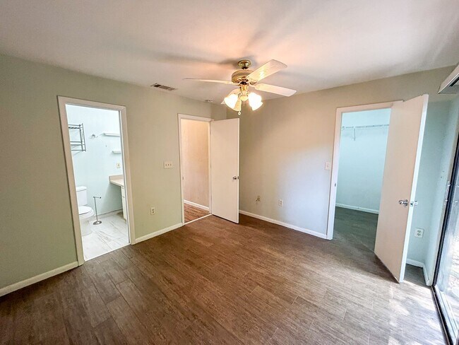 Building Photo - 3824 SW 30th Terrace