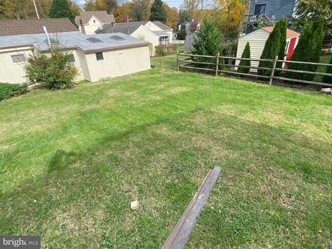 Building Photo - 2605 Maple Ave