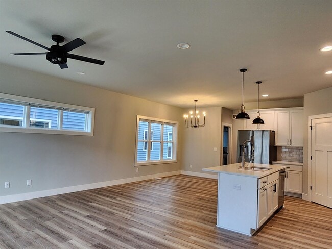 Building Photo - 4857 Lacy Rd