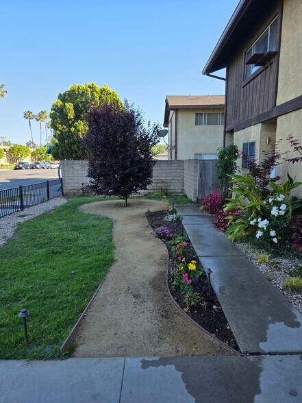 Building Photo - 14747 Woodruff Ave