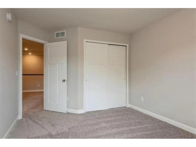 Building Photo - 10888 Fountain Pl N