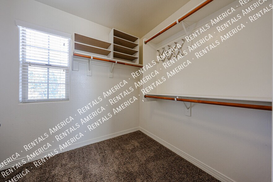 Building Photo - 8959 W Northview Ave