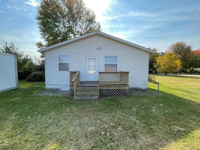 Building Photo - 28141 Fieldhouse Ave