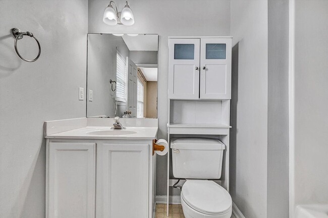 Building Photo - 535 Hillview Dr