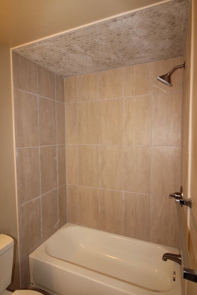 Building Photo - 4508 SE 77th St