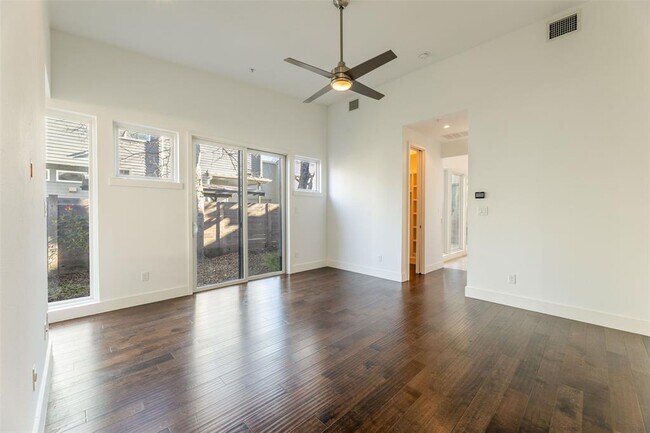 Building Photo - 2808 W 44th St