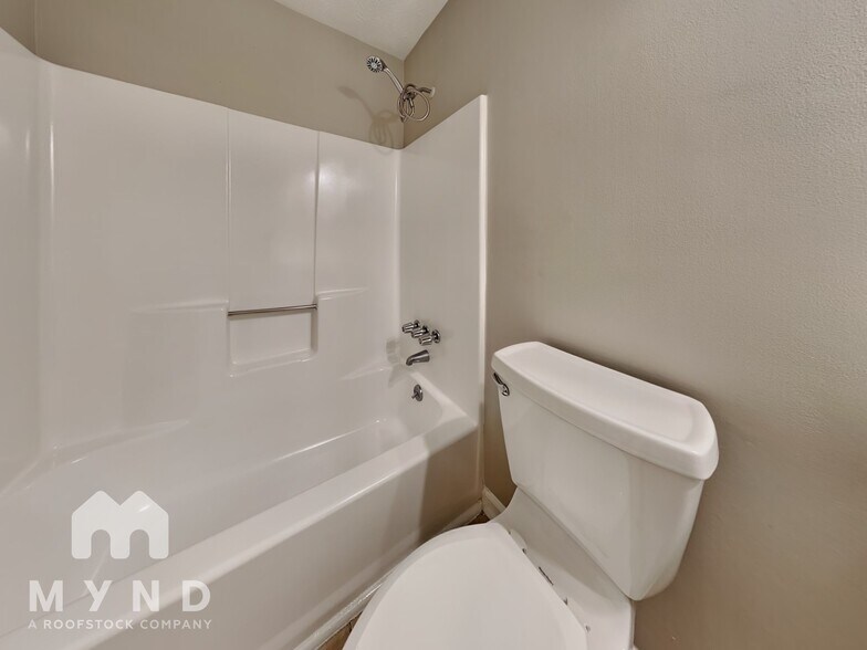 Building Photo - 2475 Suncrest Ct