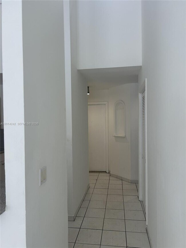 Building Photo - 6804 SW 37th St