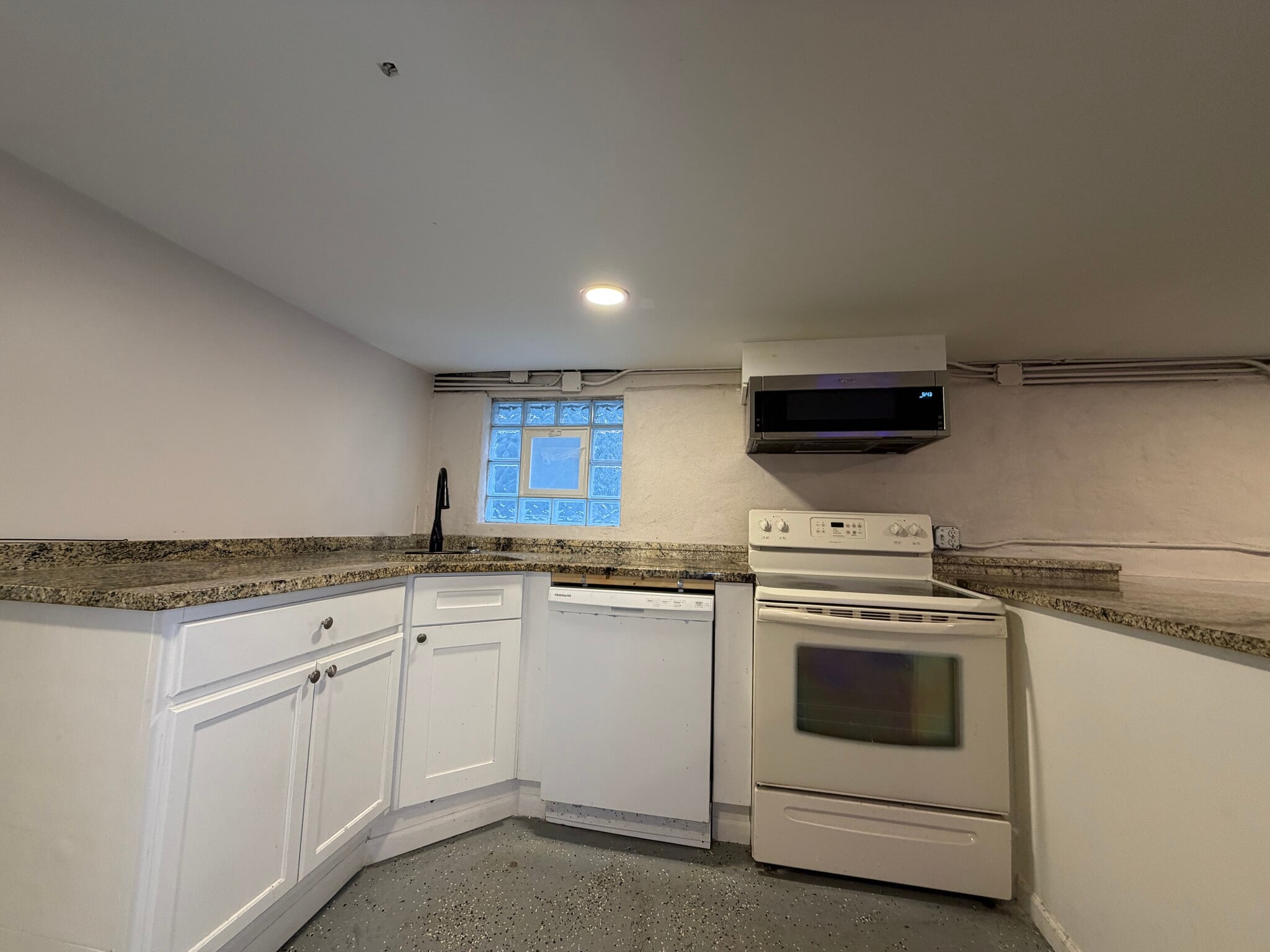 Building Photo - 4123 N Narragansett Ave