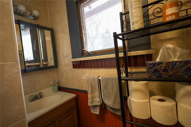 Building Photo - 610 Mitchell St