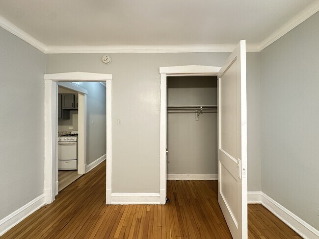 Building Photo - 4827 N Springfield Ave