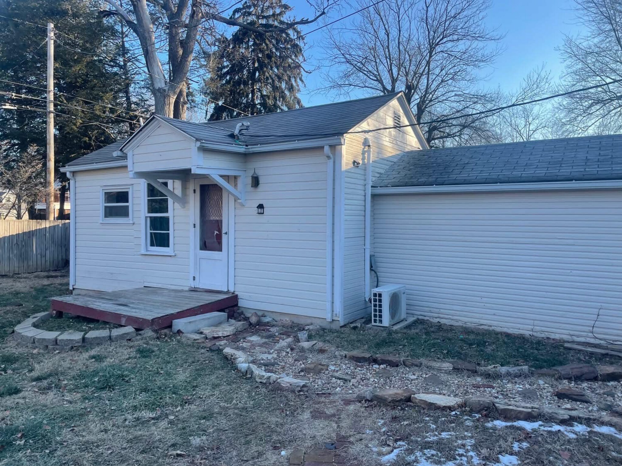 Building Photo - 619 E Stanford St