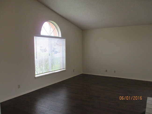 Building Photo - Single Story Rio Vista Home