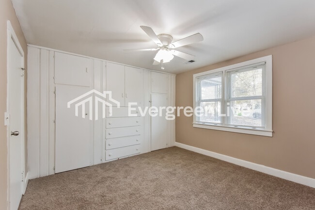 Building Photo - 5 Larkin Ct