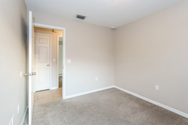 Building Photo - 1411 Wickford Pl