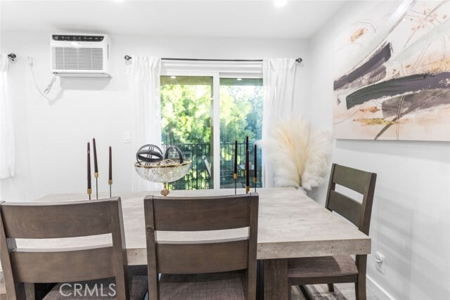 Building Photo - 3010 Montrose Ave