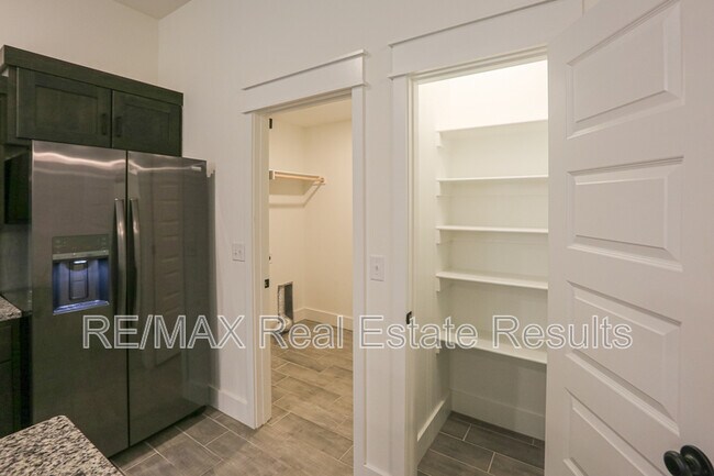 Building Photo - 1510 Emmerson St