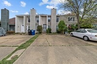 Building Photo - 405 Falling Ln