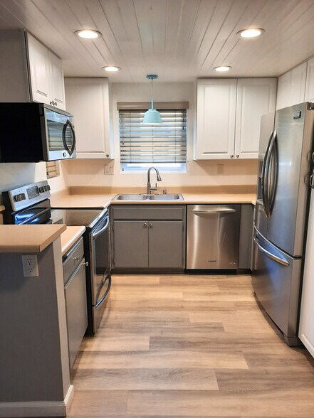 Building Photo - 220 Woodland Pky