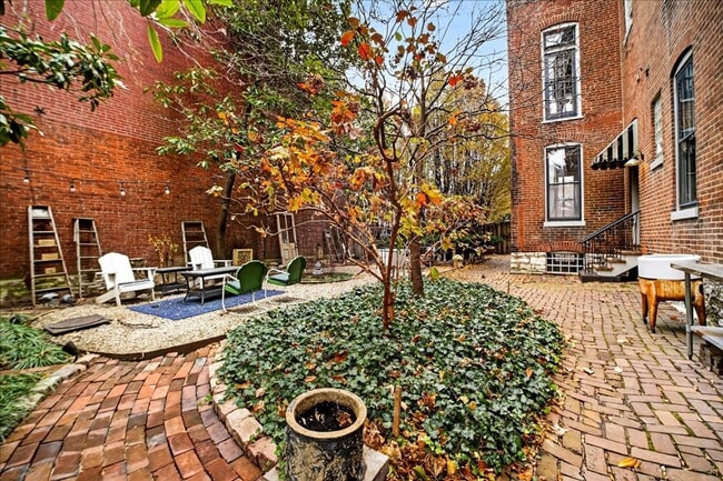 Building Photo - 1010 Allen Ave