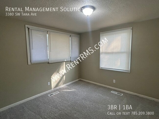 Building Photo - **MOVE-IN SPECIAL**3380 SW Tara Ave - 3 BE...