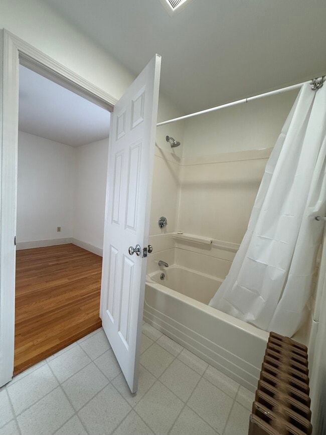 Building Photo - 147 Pearl St