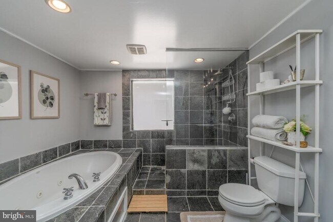 Building Photo - 2517 Fleet St