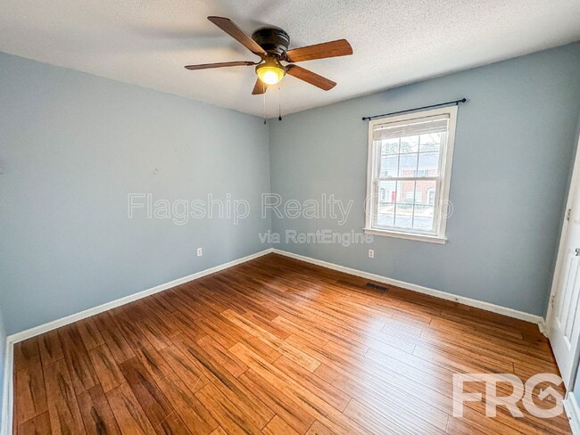 Building Photo - 102 David Dr