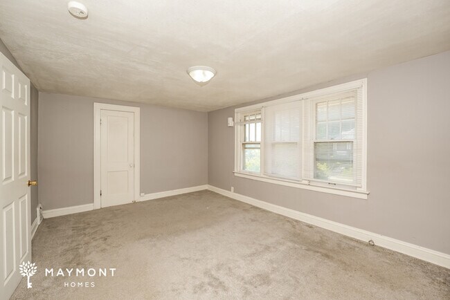 Building Photo - 3 Bedroom in Maple Heights, OH
