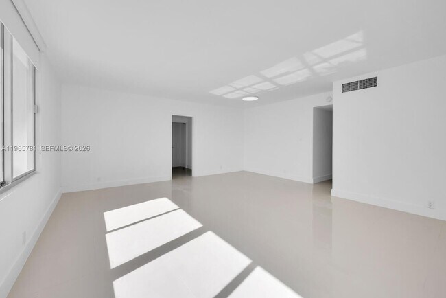 Building Photo - 1000 West Ave