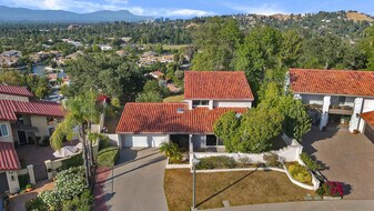 Nestled in greenery - 4352 Park Corona