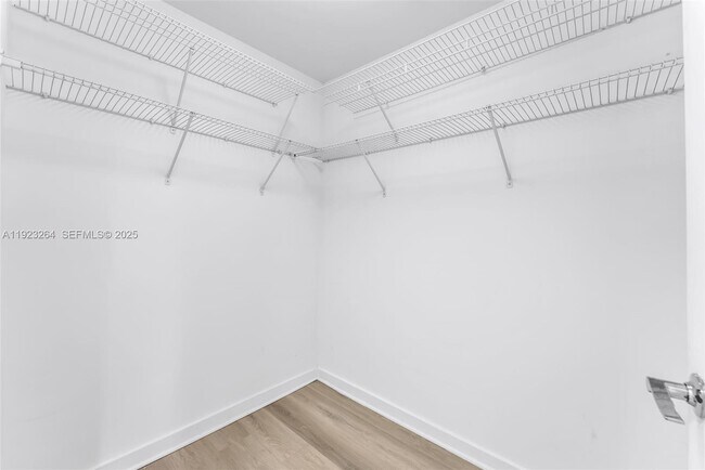 Building Photo - 999 SW 1st Ave