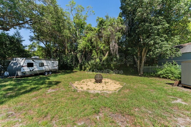 Building Photo - 4939 Woodland Dr