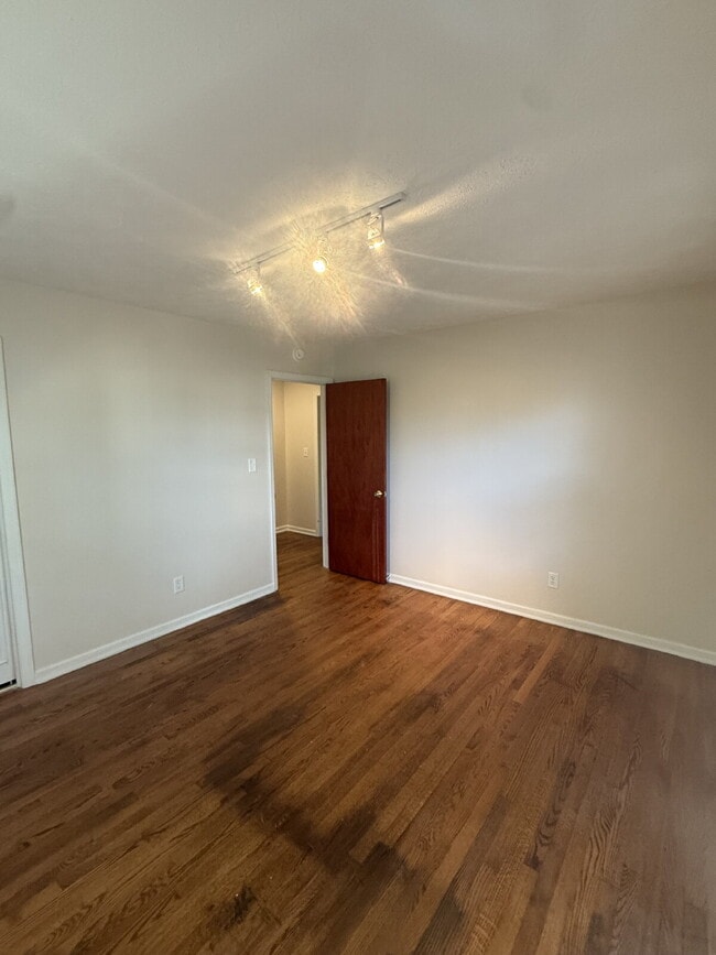 Building Photo - Two bed one bath property in Madison Heigh...