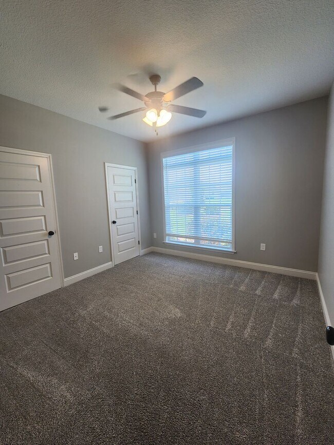 Building Photo - Elegant 4-Bedroom Valdosta Home with Vaulted Ceilings, Pool, and Outdoor Living