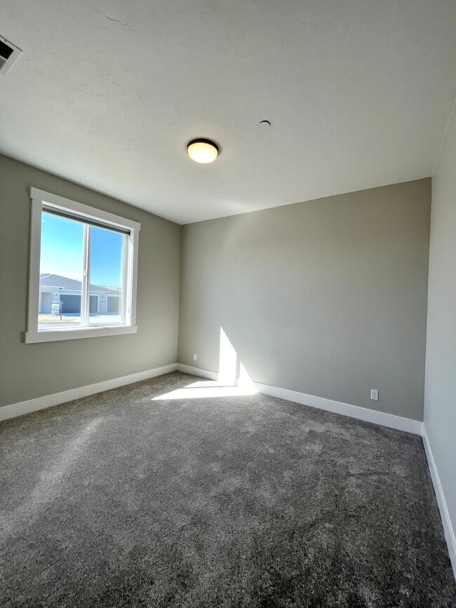 Building Photo - 2609 Sunray Ave