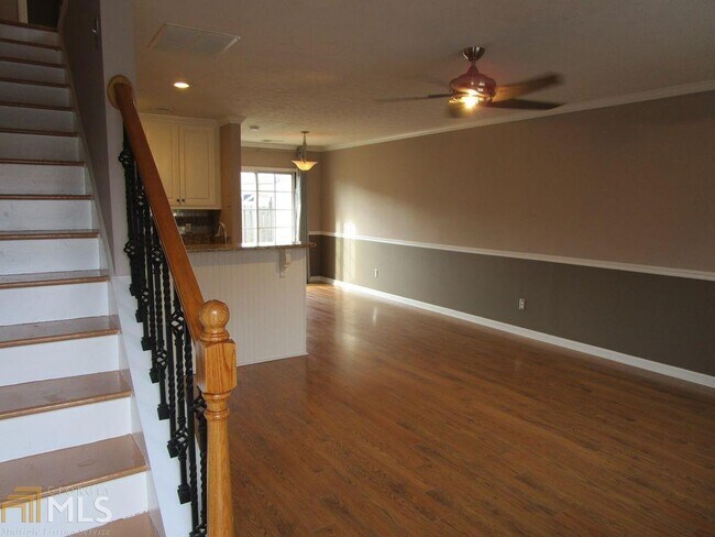 Building Photo - 2828 Florence Dr