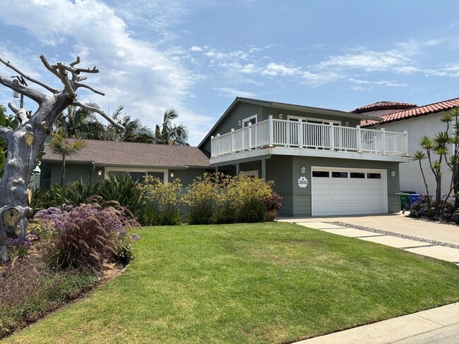 Building Photo - Welcome to this stunning 3-bedroom, 2-bath...