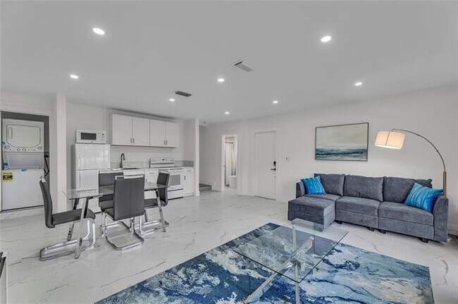 Building Photo - 616 3rd Key Dr