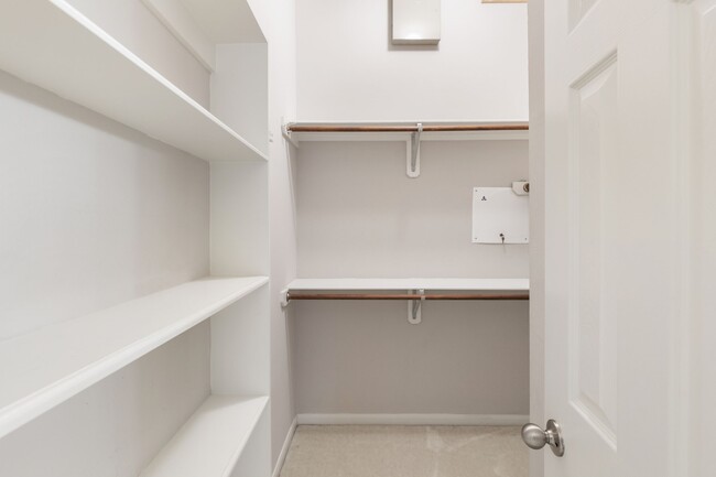 Building Photo - 35 Auburn Path Dr