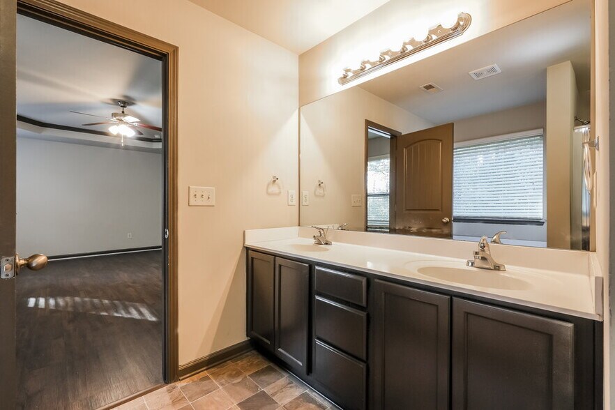 Building Photo - 581 Sweet Ashley Way