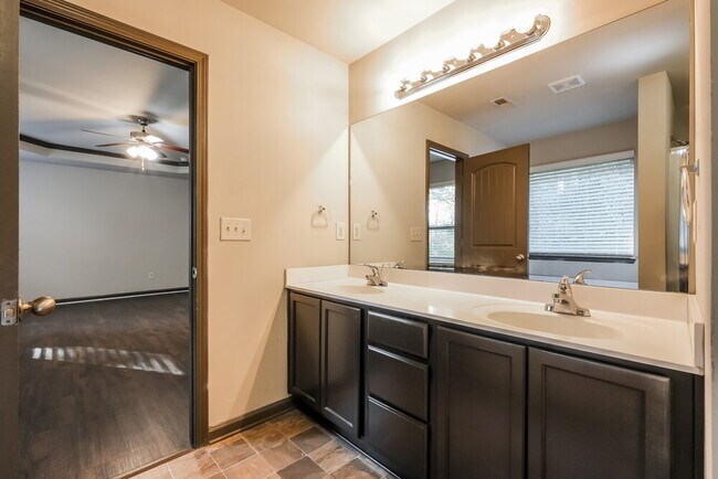 Building Photo - 581 Sweet Ashley Way