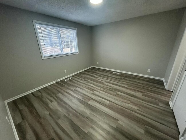 Building Photo - Updated 3 Bed / 2 Bath Home – Council Bluffs – $1,495/mo