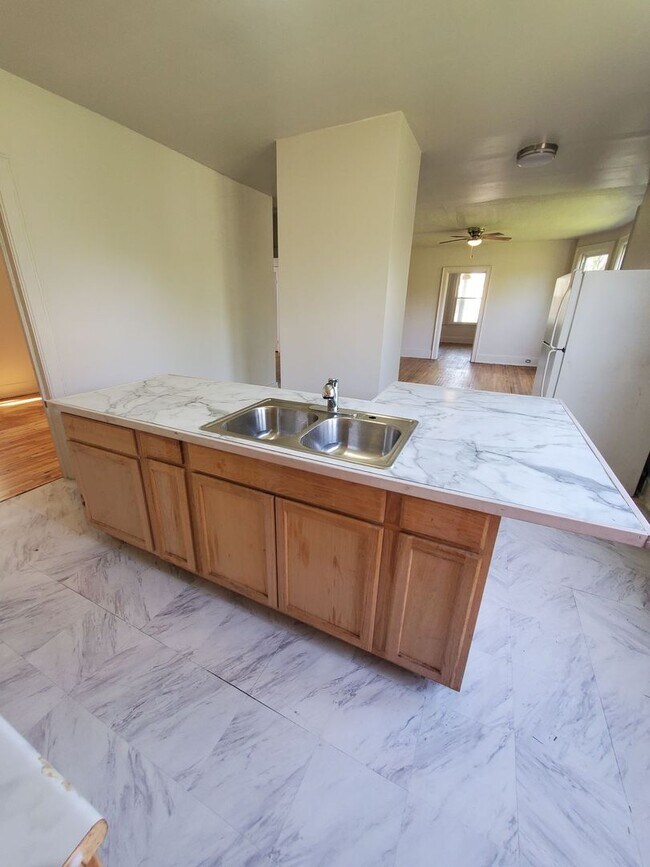 Building Photo - 223-225 E Burleigh St. (Duplex)