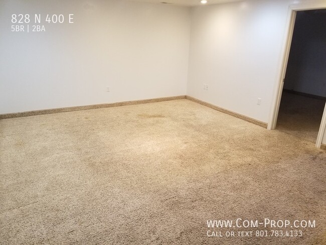 Building Photo - 828 400 E