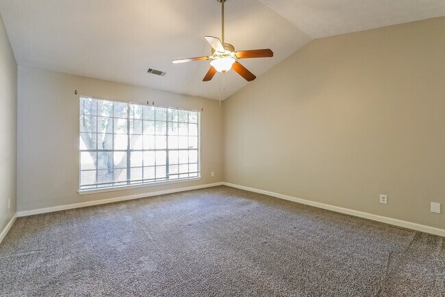 Building Photo - 640 Stonebridge Loop