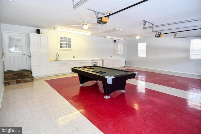 Building Photo - 10049 Meleen Dr