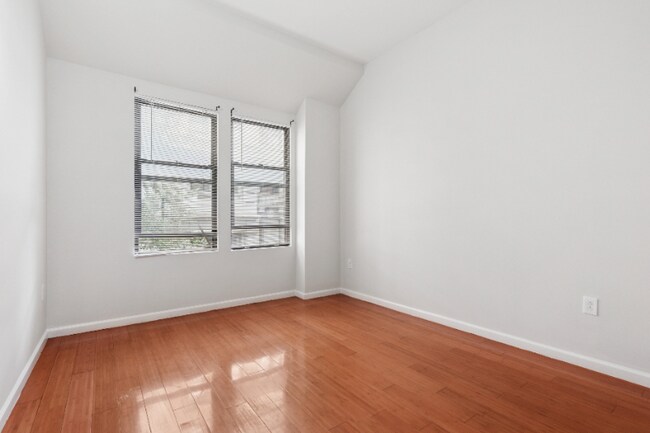 Building Photo - 1204 Chestnut St