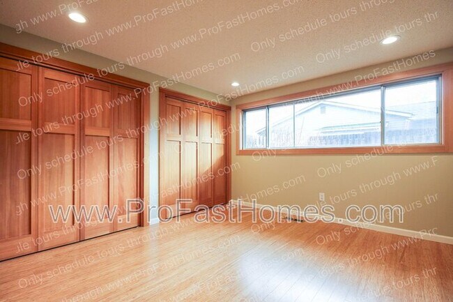 Building Photo - 14210 SW Rochester Dr